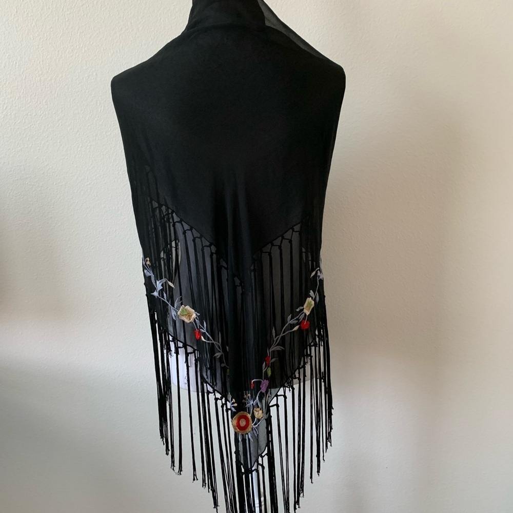 Embroidery shawl
